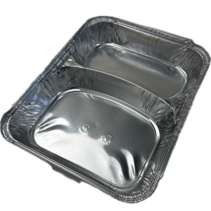 Envase de aluminio rectangular compartimentado con borde rizado y canto alzado - R 80 L (vista oblicua)