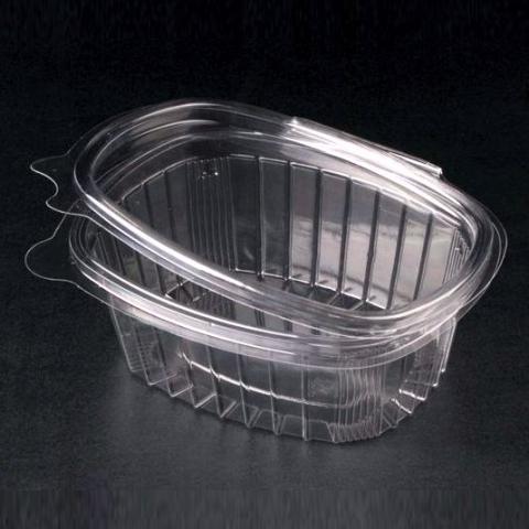 Embalagem de plástico OPS transparente retangular com tampa em forma plana 500 ml. - G 500 - 140x115x48 mm (vista oblíqua, fundo preto)